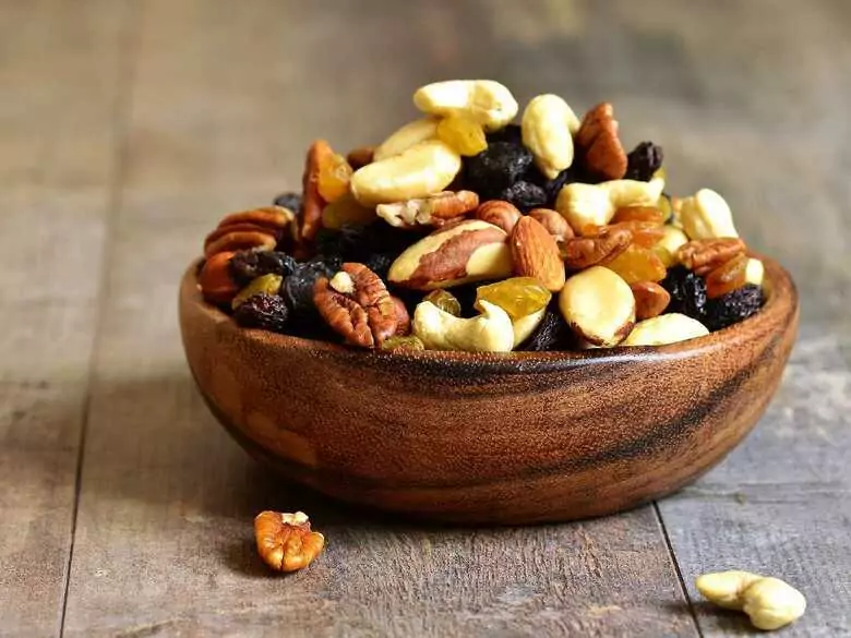 Dlaczego warto jeść orzechy jesienią?